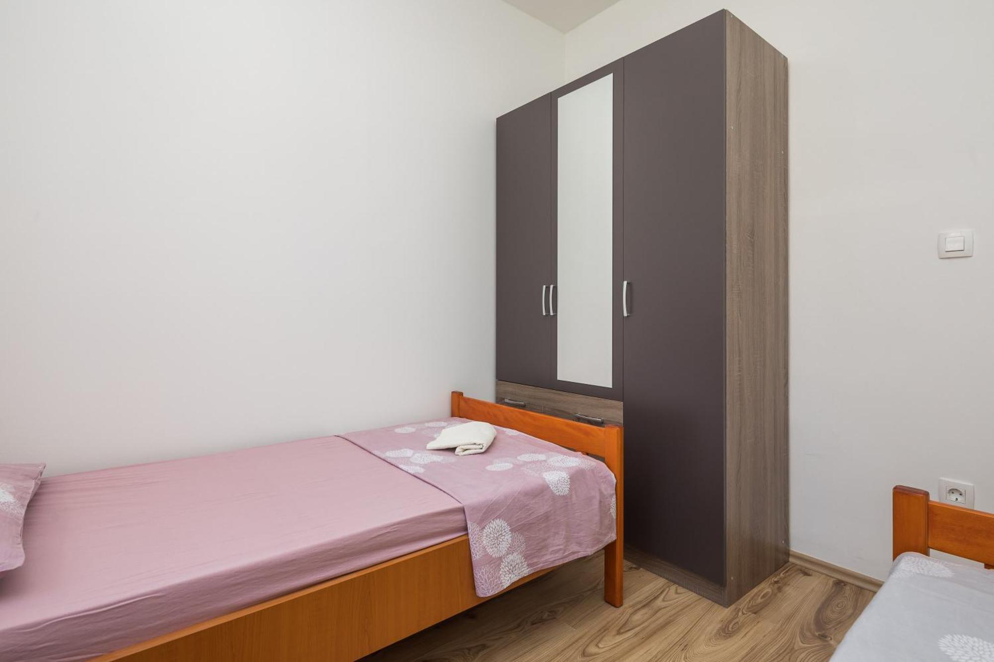 Sandy Beach Apartment Омиш Экстерьер фото