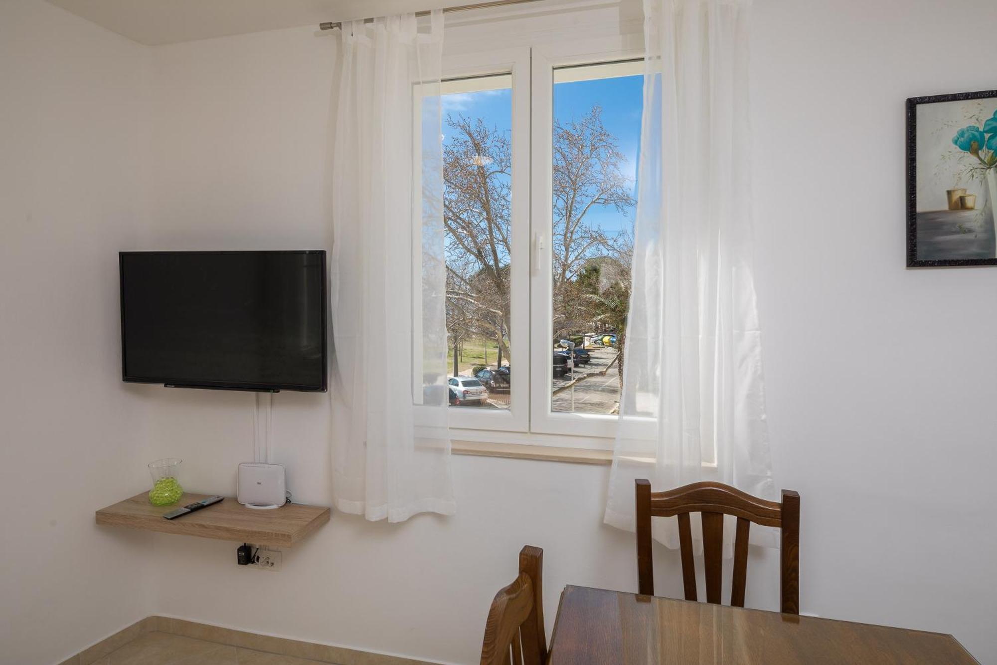 Sandy Beach Apartment Омиш Экстерьер фото