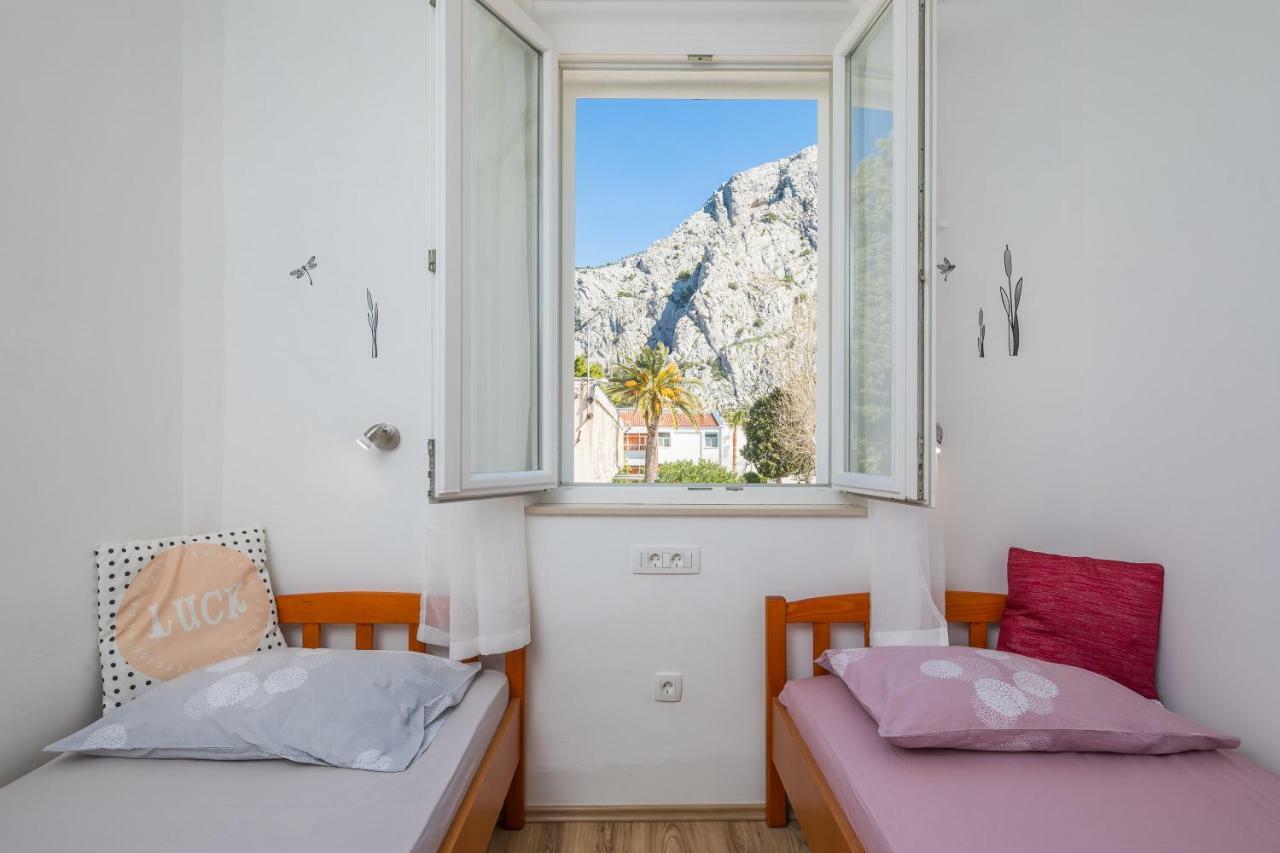 Sandy Beach Apartment Омиш Экстерьер фото