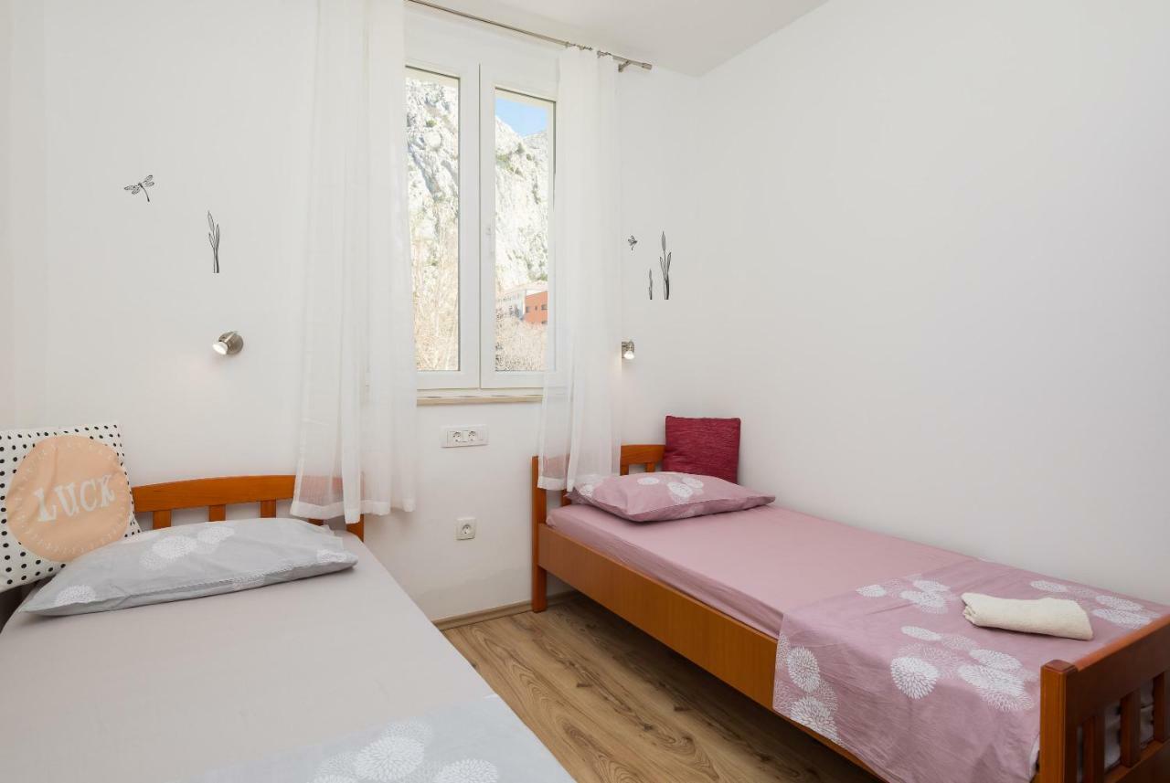 Sandy Beach Apartment Омиш Экстерьер фото