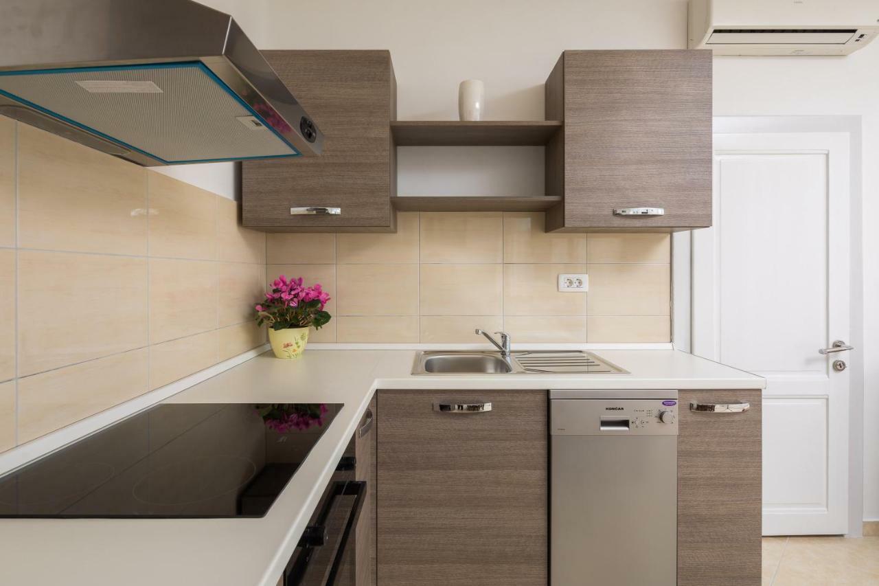 Sandy Beach Apartment Омиш Экстерьер фото
